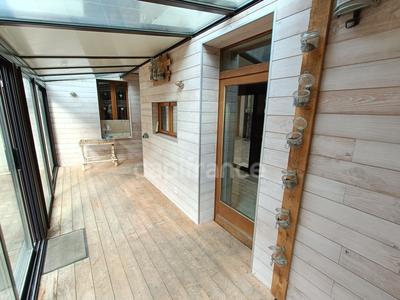 Maison - 398 m² - 8 pièces