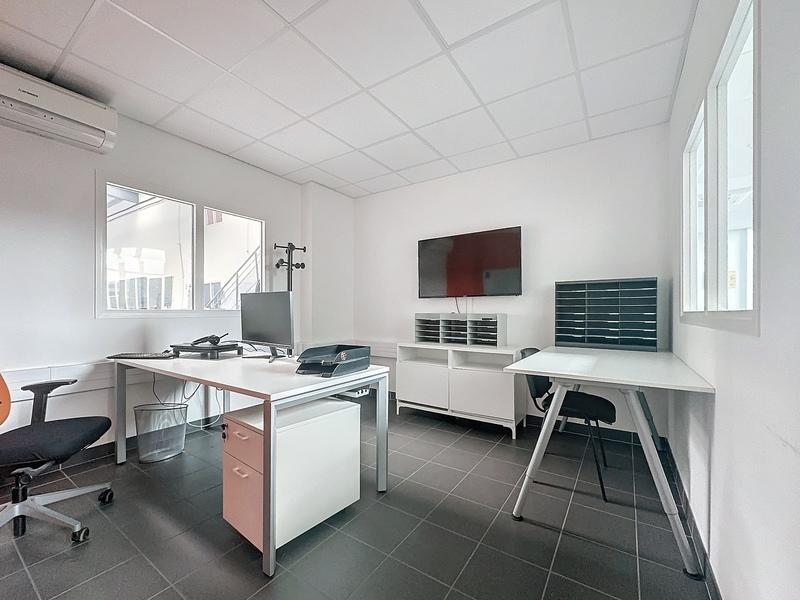 Bureau - 275 m² - 9 pièces