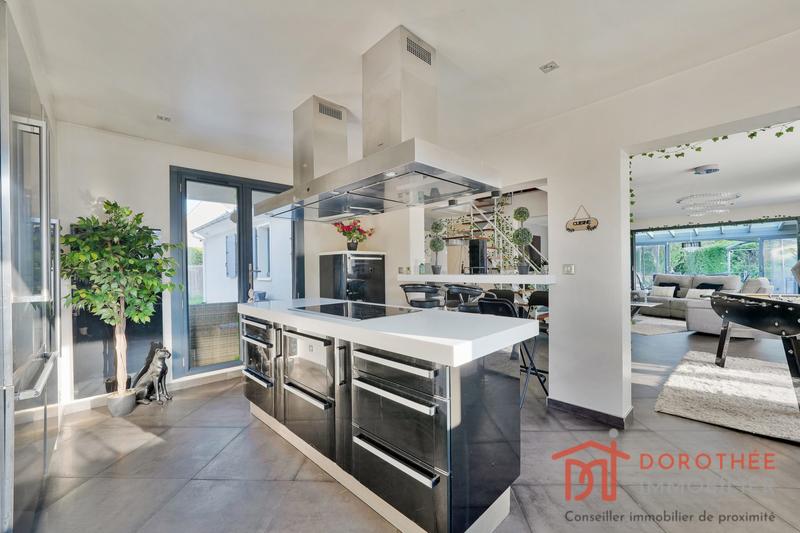 Maison - 212 m² - 8 pièces