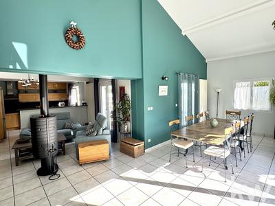 Maison - 157 m² - 8 pièces
