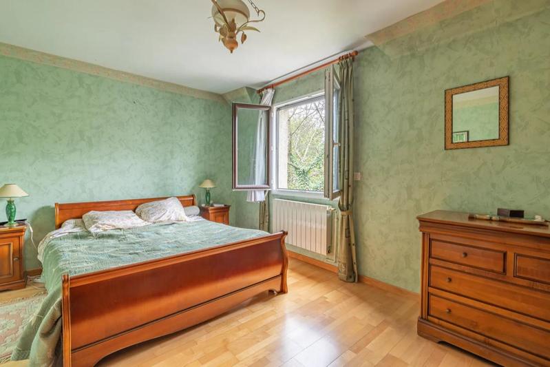 Maison - 240 m² - 8 pièces