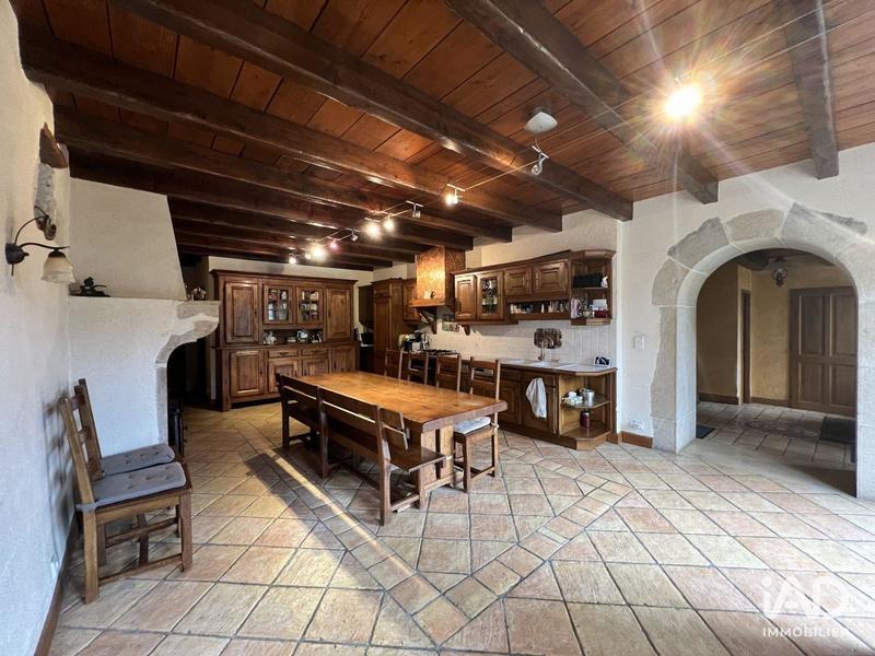 Maison - 237 m² - 6 pièces