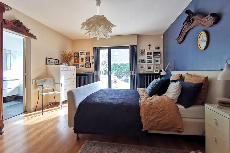 Maison - 300 m² - 8 pièces