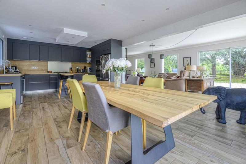 Maison - 240 m² - 7 pièces