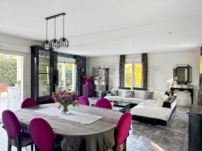 Maison - 179 m² - 8 pièces