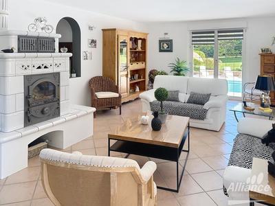 Propriété - 255 m² - 6 pièces