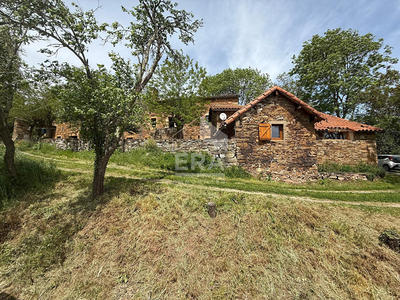 Maison - 227 m² - 8 pièces