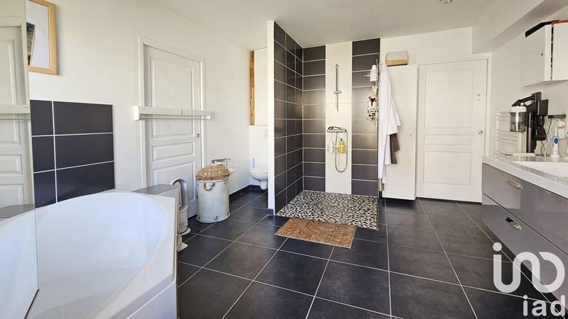 Maison - 260 m² - 11 pièces