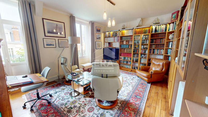 Demeure - 228 m² - 9 pièces