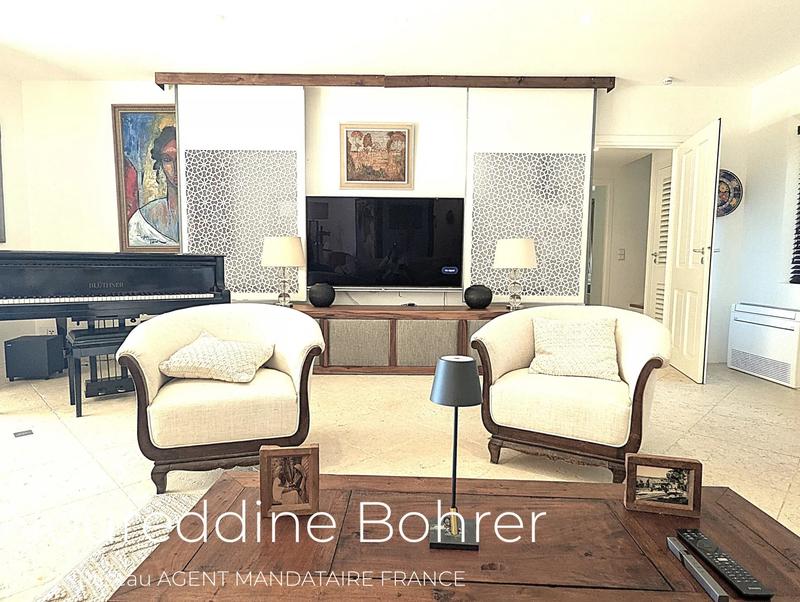 Maison - 251 m² - 7 pièces