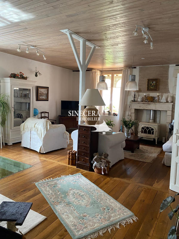 Maison - 220 m² - 8 pièces