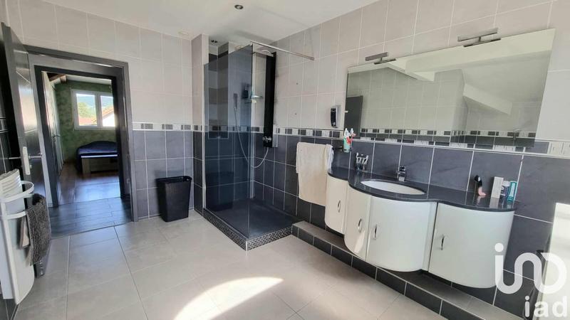 Maison - 238 m² - 6 pièces