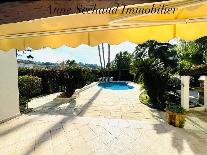 Maison - 203 m² - 5 pièces