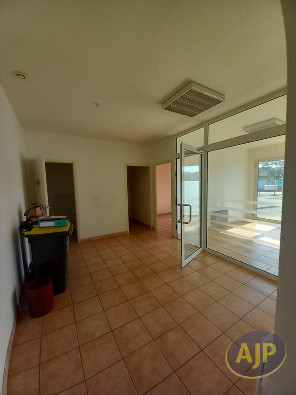 Local commercial - 72 m² - 3 pièces