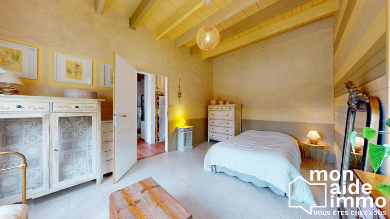 Maison - 250 m² - 7 pièces