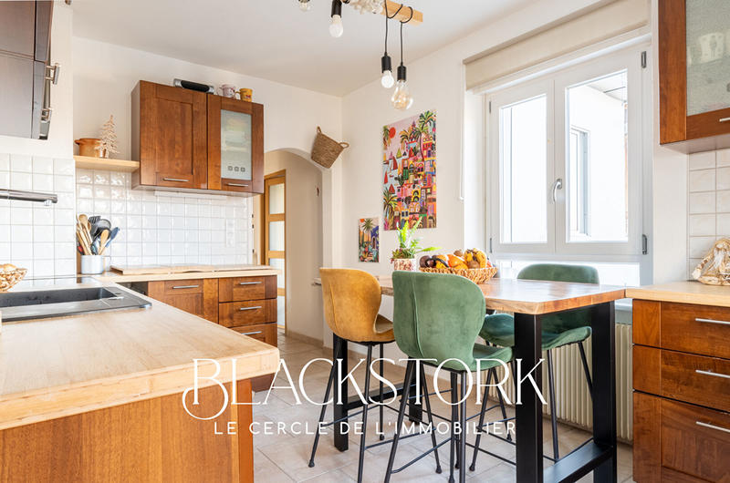 Maison - 211 m² - 7 pièces