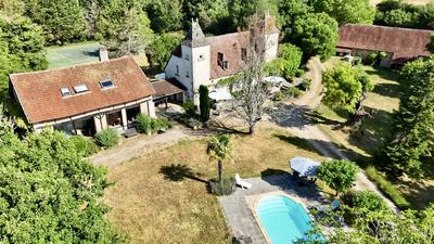 Maison - 300 m² - 9 pièces