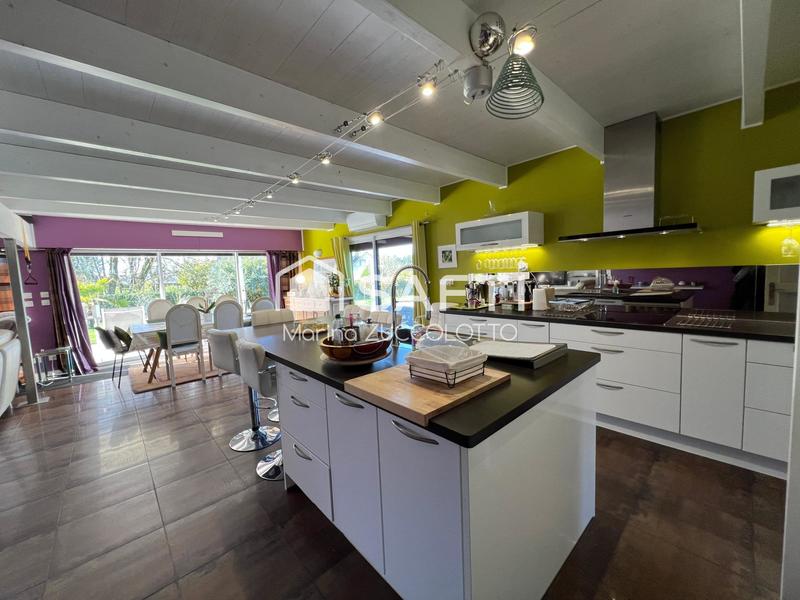 Maison - 178 m² - 10 pièces