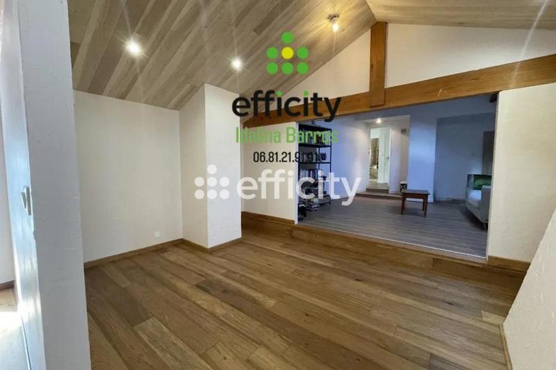 Maison - 240 m² - 7 pièces