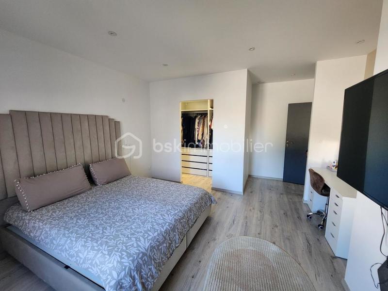 Maison traditionnelle - 180 m² - 5 pièces