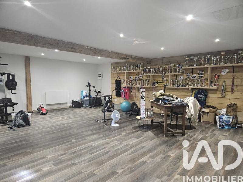 Maison - 232 m² - 7 pièces