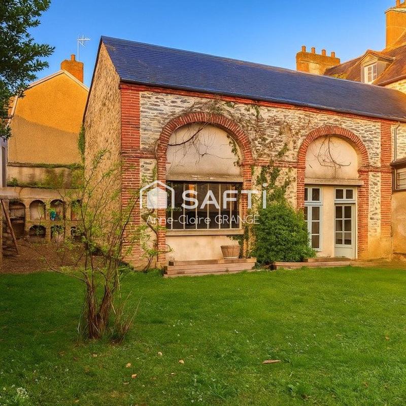 Maison - 221 m² - 12 pièces