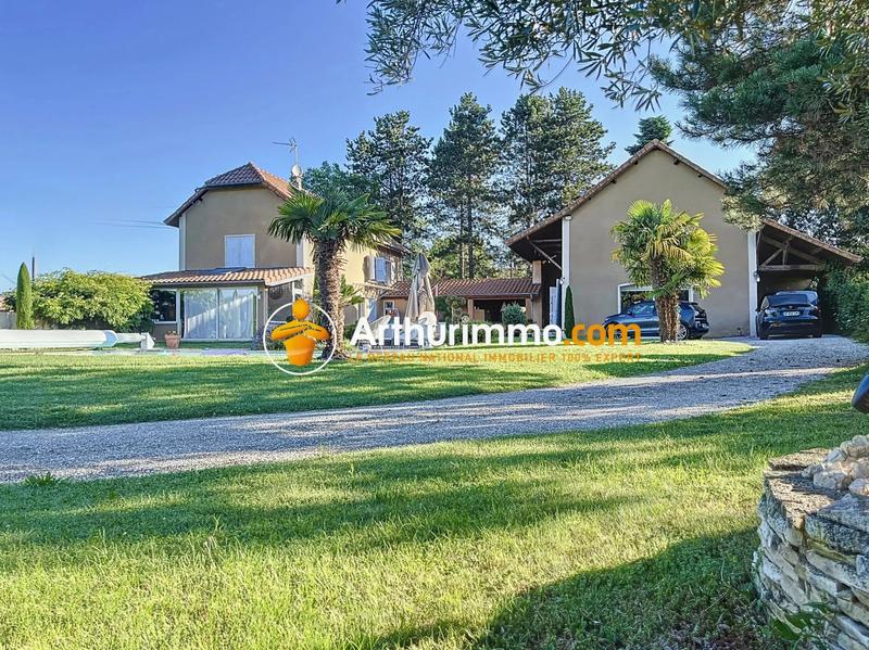 Maison - 210 m² - 6 pièces