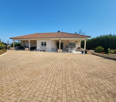 Maison - 140 m² - 5 pièces