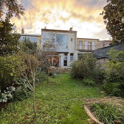 Maison - 203 m² - 8 pièces