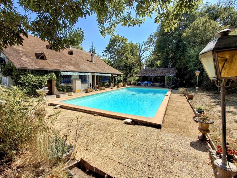 Maison - 300 m² - 8 pièces