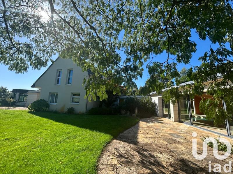 Maison - 244 m² - 8 pièces