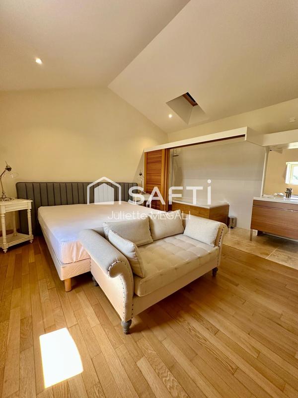 Maison - 550 m² - 16 pièces