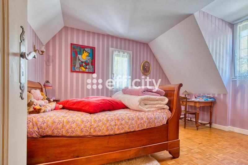 Maison - 200 m² - 8 pièces