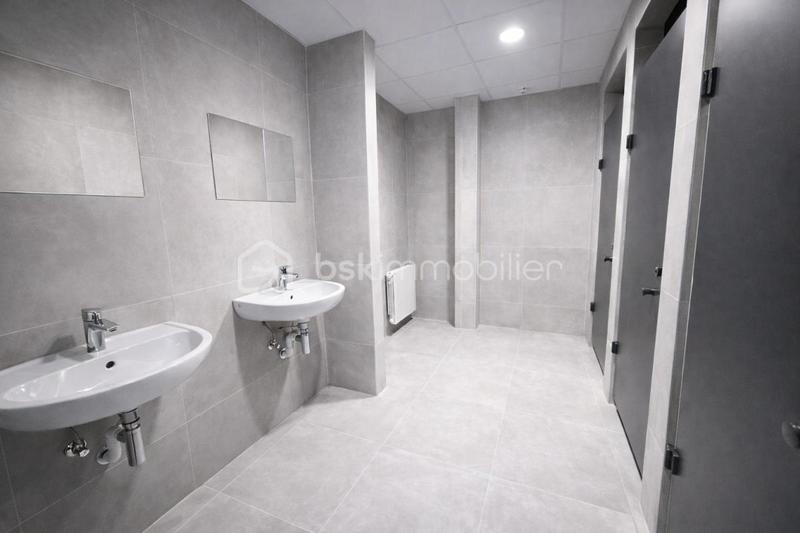 Bureau - 1 383 m² - 50 pièces