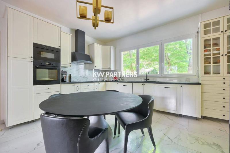 Maison - 498 m² - 14 pièces