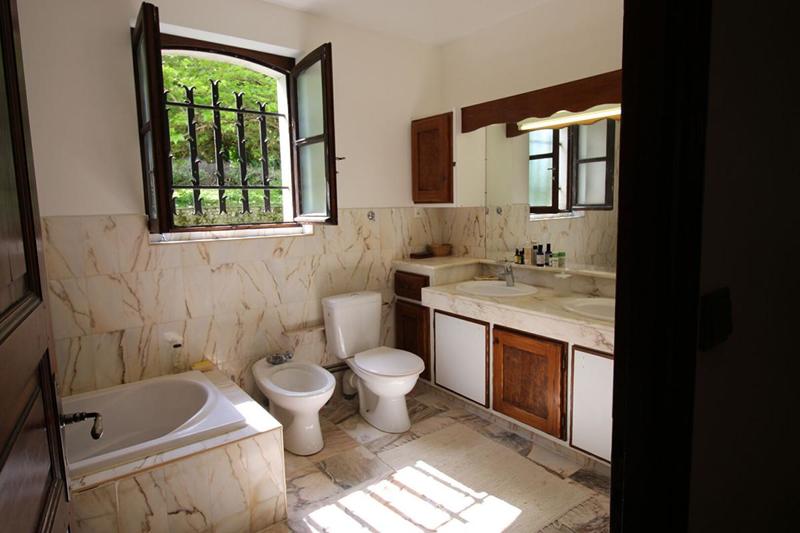 Maison - 170 m² - 8 pièces