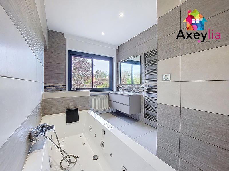 Maison - 240 m² - 10 pièces