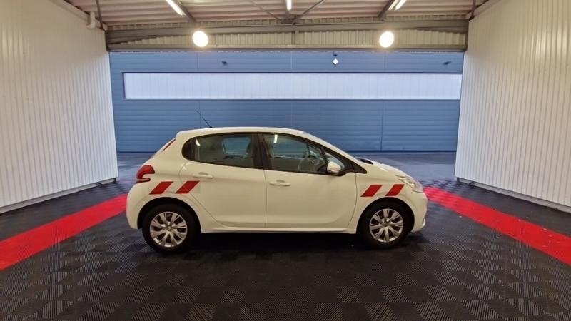 Peugeot 208 affaire Bluehdi 100 Ss Premium