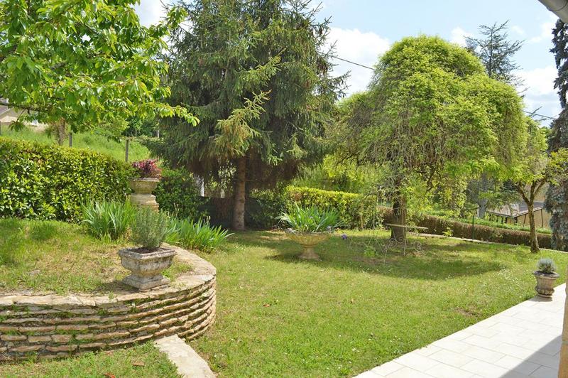 Maison - 520 m² - 20 pièces