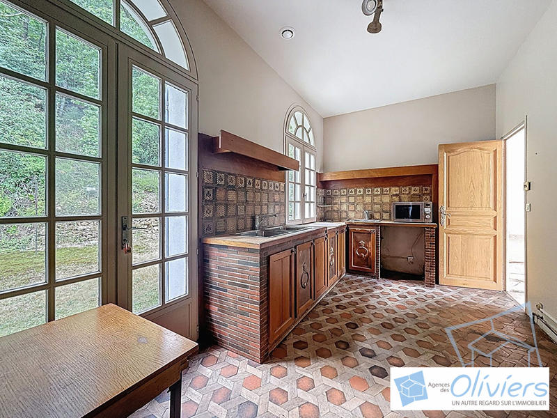 Maison - 221 m² - 9 pièces