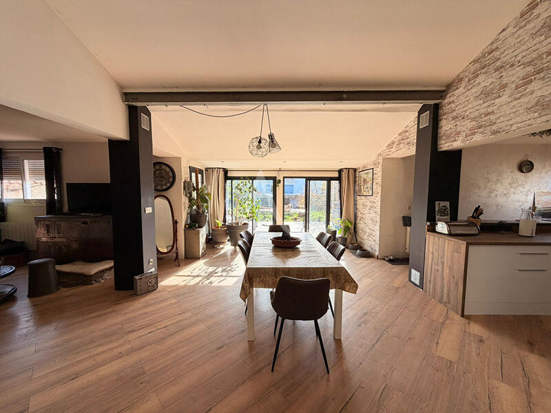 Maison - 240 m² - 6 pièces