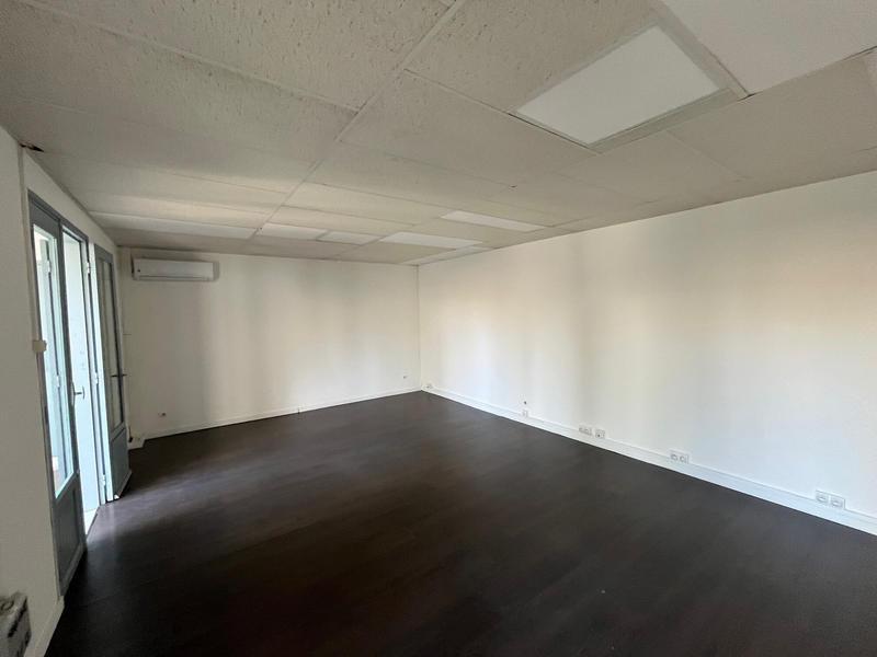 Local commercial - 42 m² - 2 pièces