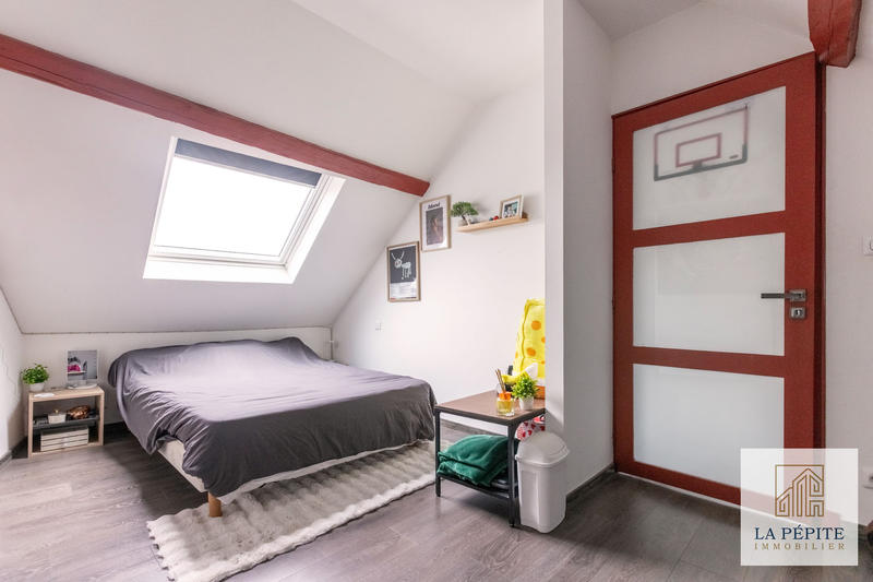 Maison - 230 m² - 9 pièces