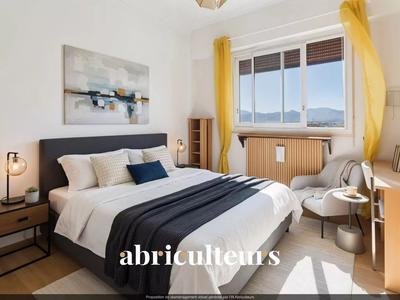 Appartement - 93 m² - 6 pièces