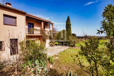 Propriété - 230 m² - 7 pièces