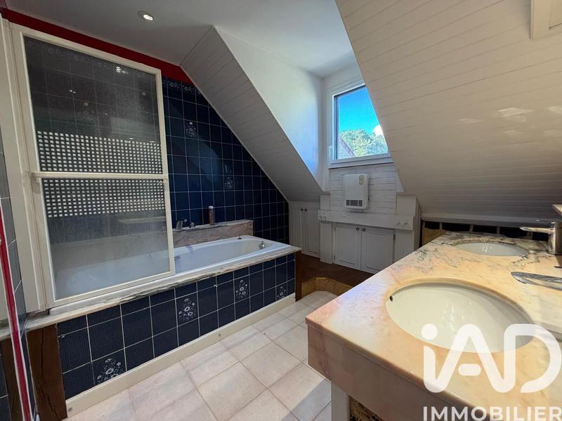 Maison - 167 m² - 6 pièces