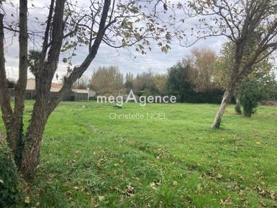 Terrain constructible - 2 700 m²