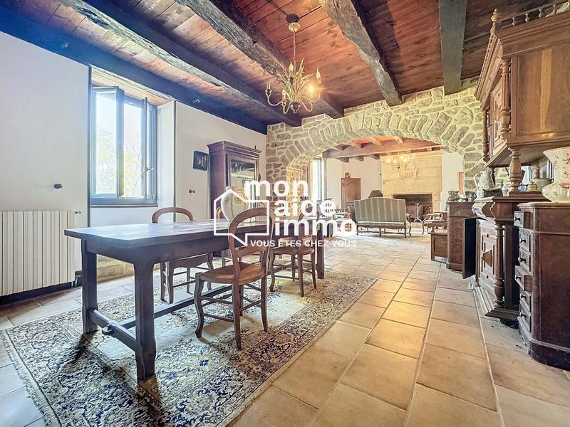 Maison - 305 m² - 8 pièces