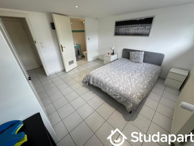 Chambre - 11 m² - 1 pièce