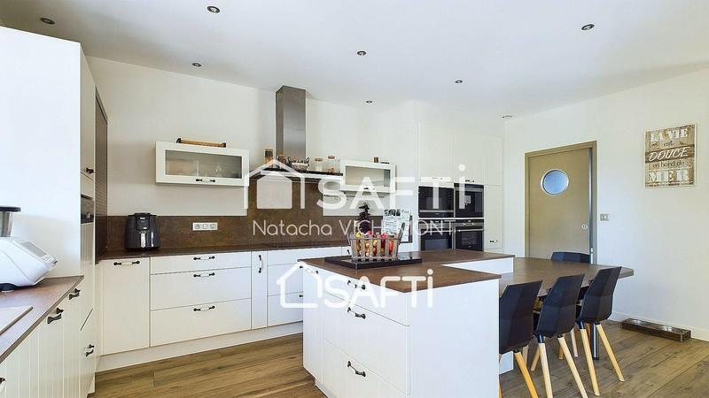 Maison - 423 m² - 17 pièces